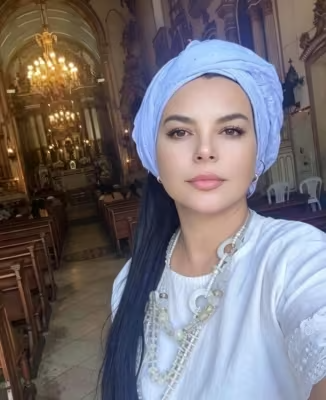 Mãe Lúcia de Iemanjá em seu retrato institucional